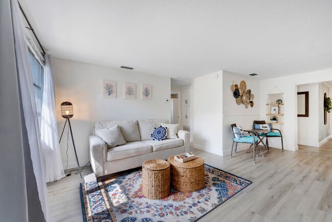 Foto del edificio - 11919 102nd St