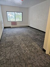 Building Photo - 1300 W Russell St