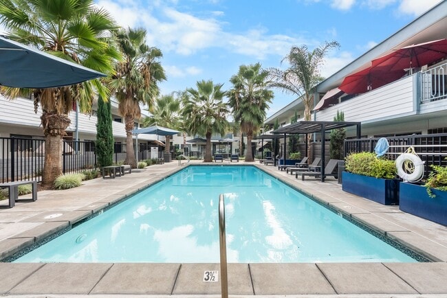 Building Photo - The Cove at West Covina