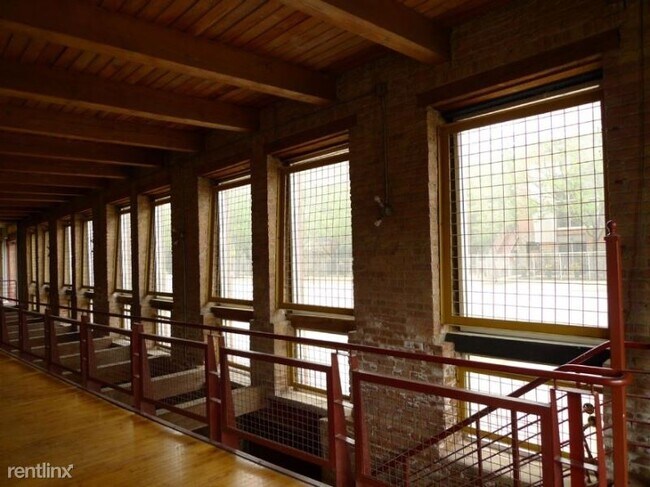 Foto del edificio - 1900 S Clark St