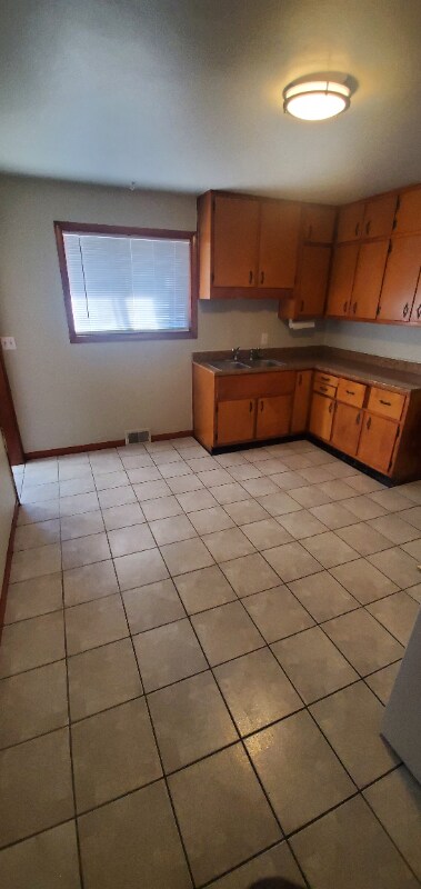 Building Photo - 4915 Carvel Ave