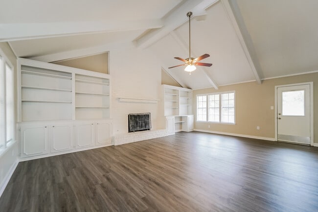 Foto del edificio - 209 Spanish Oak Dr