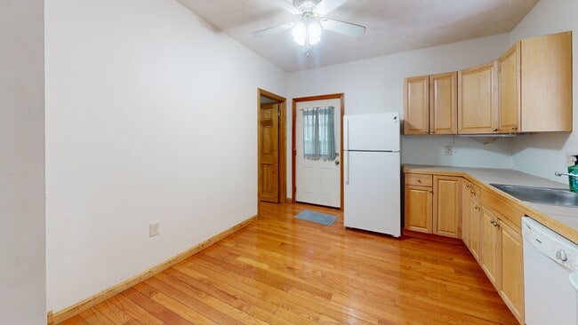 Building Photo - 64 Paris St