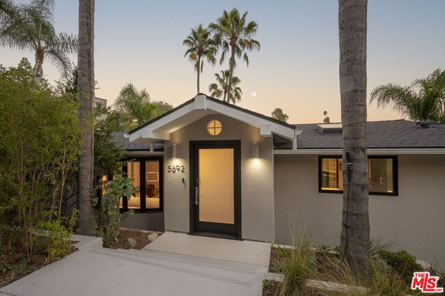 Building Photo - 5692 Holly Oak Dr