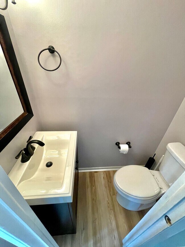 Building Photo - THREE BEDROOM TOWNHOUSE-East Penn Schools