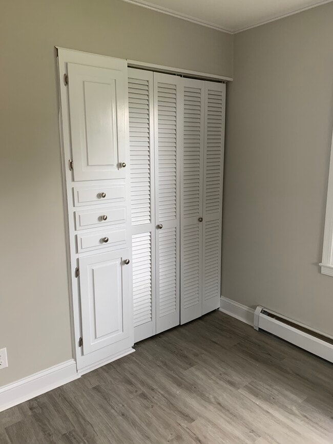 Armarios del dormitorio 2 - 10804 Coffman Ave