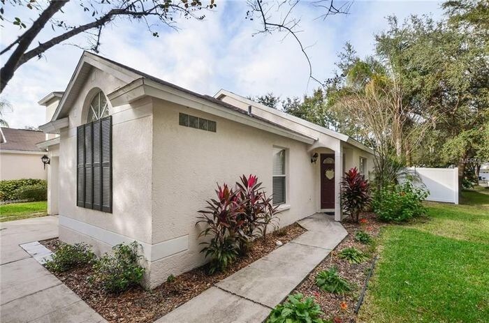 Primary Photo - 5814 Meadowpark Pl, Lithia, FL 33547