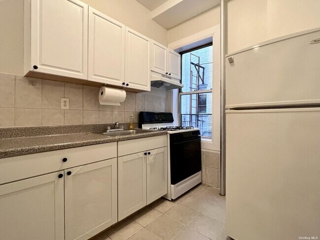 Building Photo - 32-55-55 Steinway St