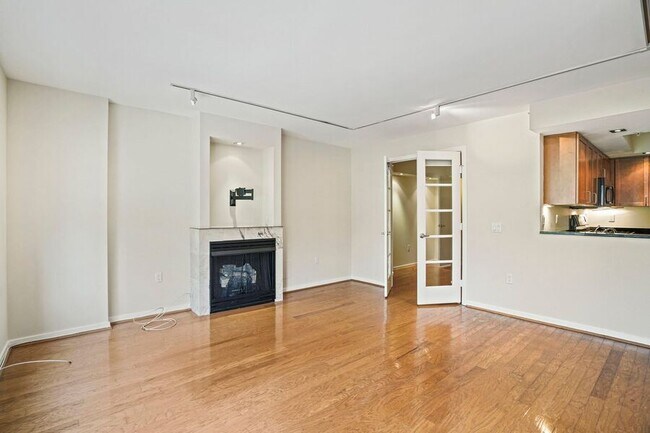 Building Photo - Light Filled One-Bedroom + Den in Dupont C...