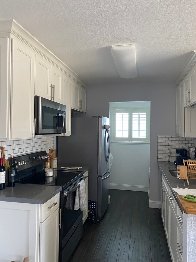 kitchen and private laundry in unit - 177 Lighthouse Dr