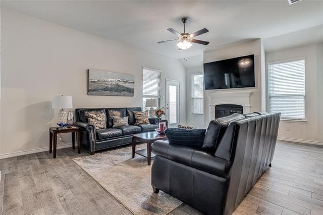 Foto del edificio - 3208 Brady Starr Dr