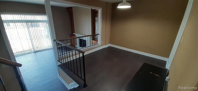 Foto del edificio - 5089 Buckingham Pl Dr