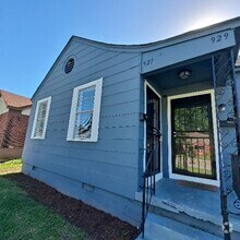 Building Photo - 927 Maple Dr