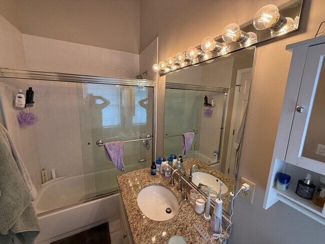 Foto del edificio - 184 Bishops Forest Dr