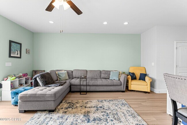 Building Photo - 7470 Shadow Lake Dr