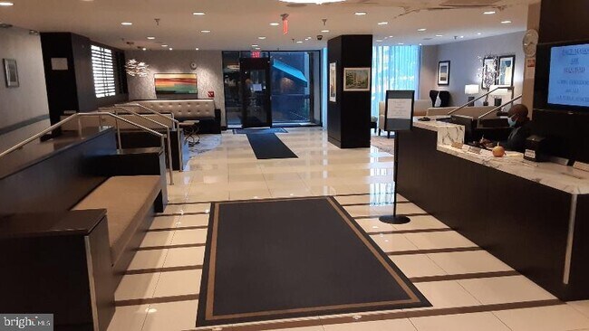 Foto del edificio - 7401 Westlake Terrace