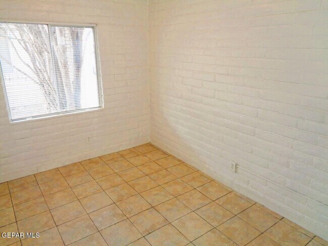 Foto del edificio - 3028 E Glen Dr