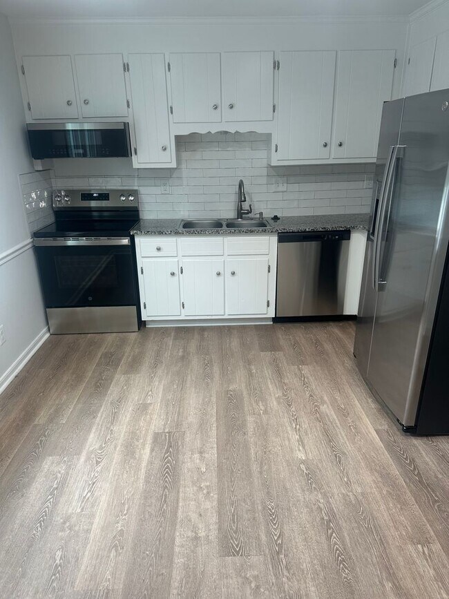 Foto del edificio - 912 Hartford Ln