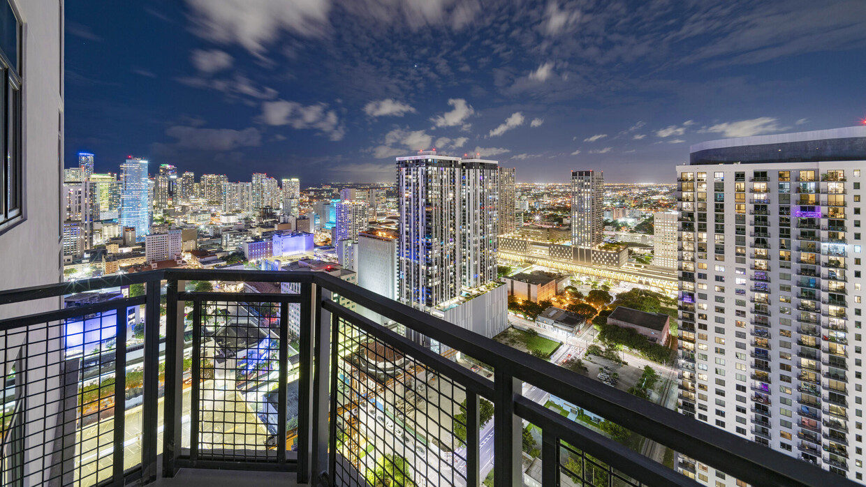 New apartment building at Miami Worldcenter opens