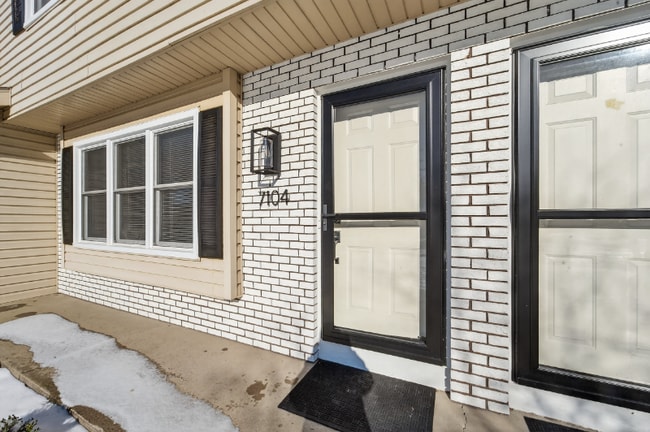 Building Photo - 7104 Park Shores Ct