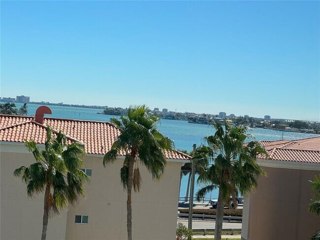 Building Photo - 7400 Sun Island Dr S