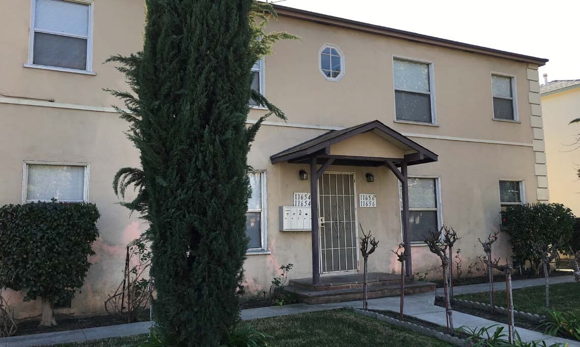 Primary Photo - 11654 Chandler Blvd