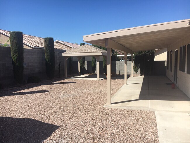 Foto del edificio - 1069 Vanlier Ln