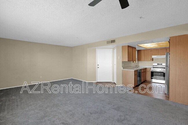 Foto del edificio - 8155 E Roosevelt St