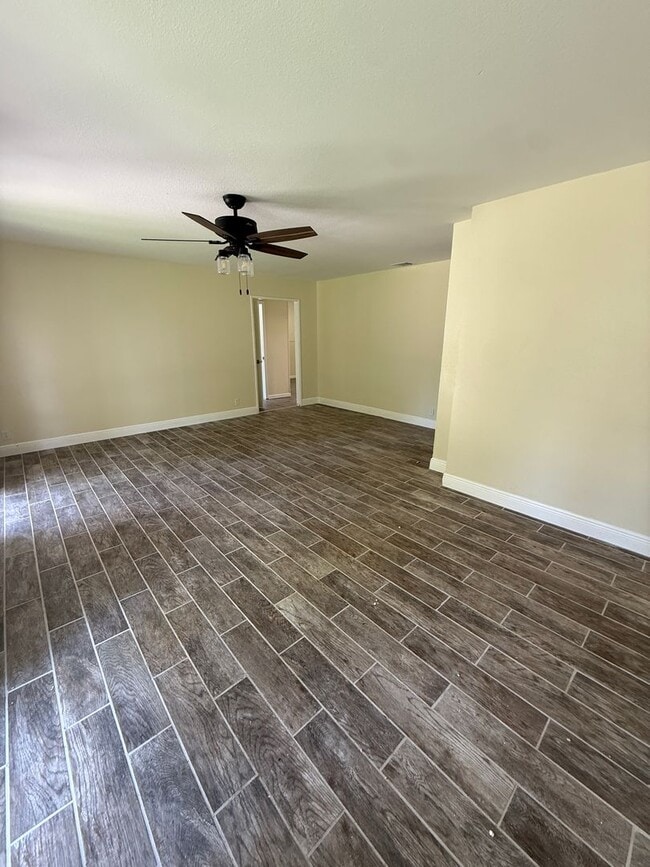 Building Photo - 4 bed 2 bath Southern Hills