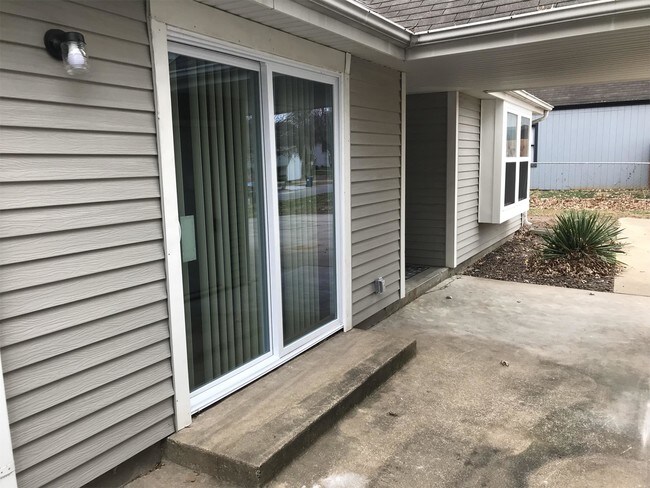 Foto del edificio - 236 Deerfield Ln