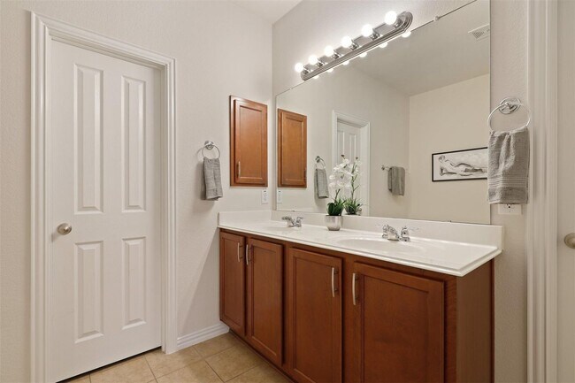 Building Photo - 115 Bird Creek