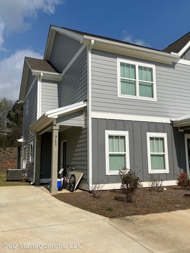 Primary Photo - 3 br, 3.5 bath House - 711 Northern Village