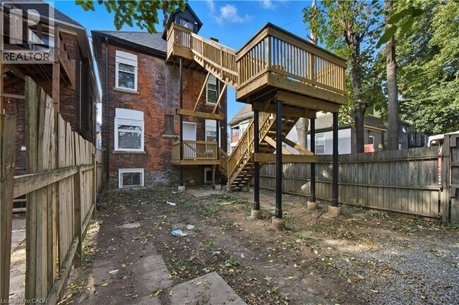 Building Photo - 30 Stirton St
