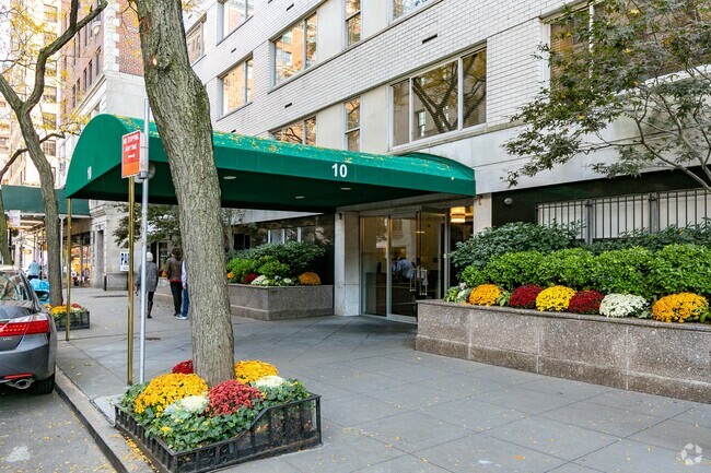 Foto del edificio - 10 E 70th St