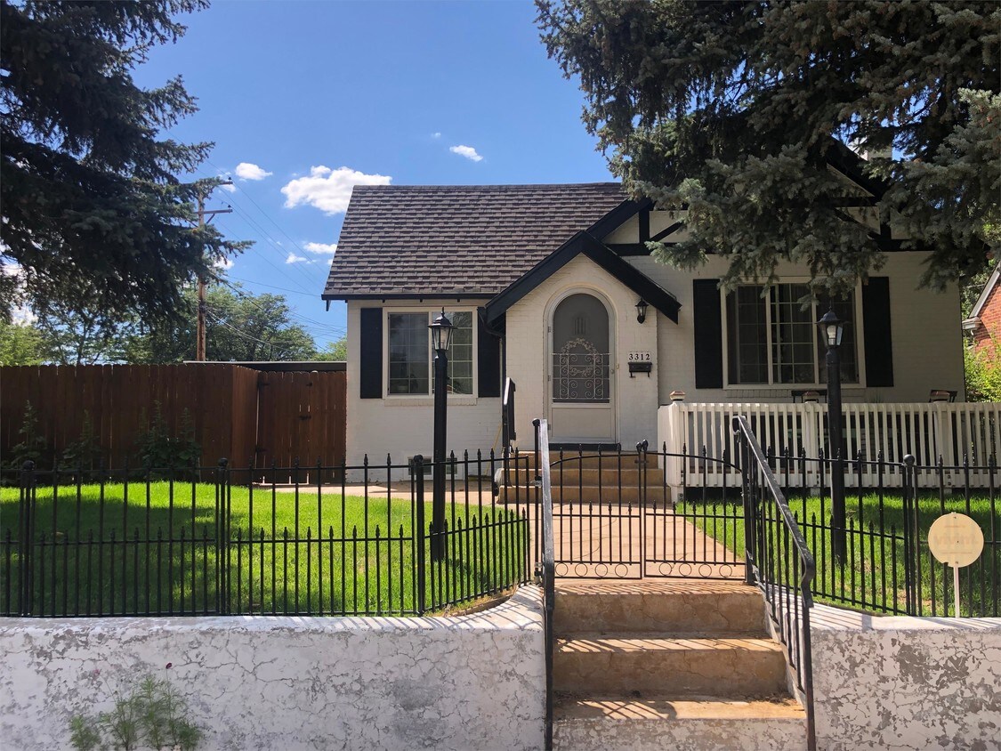 Primary Photo - 3312 Capitol Ave