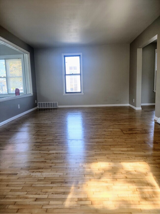 Living room - 120 S Summit St