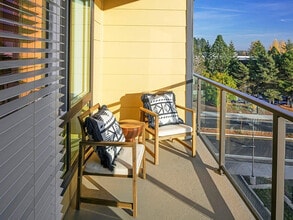 Building Photo - 1075 SW 160th Ave