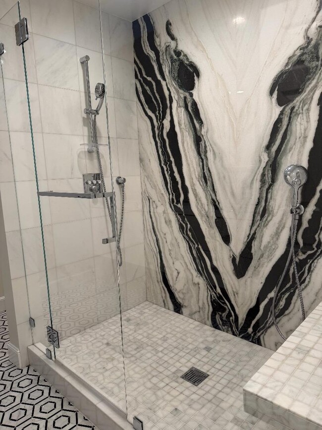 Building Photo - 1125 Royal Ln