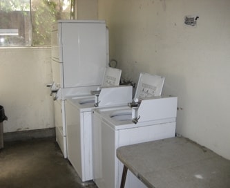 Laundry Facilities - 186-192 Selwyn Dr