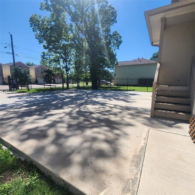 Foto del edificio - 617 E 39th St