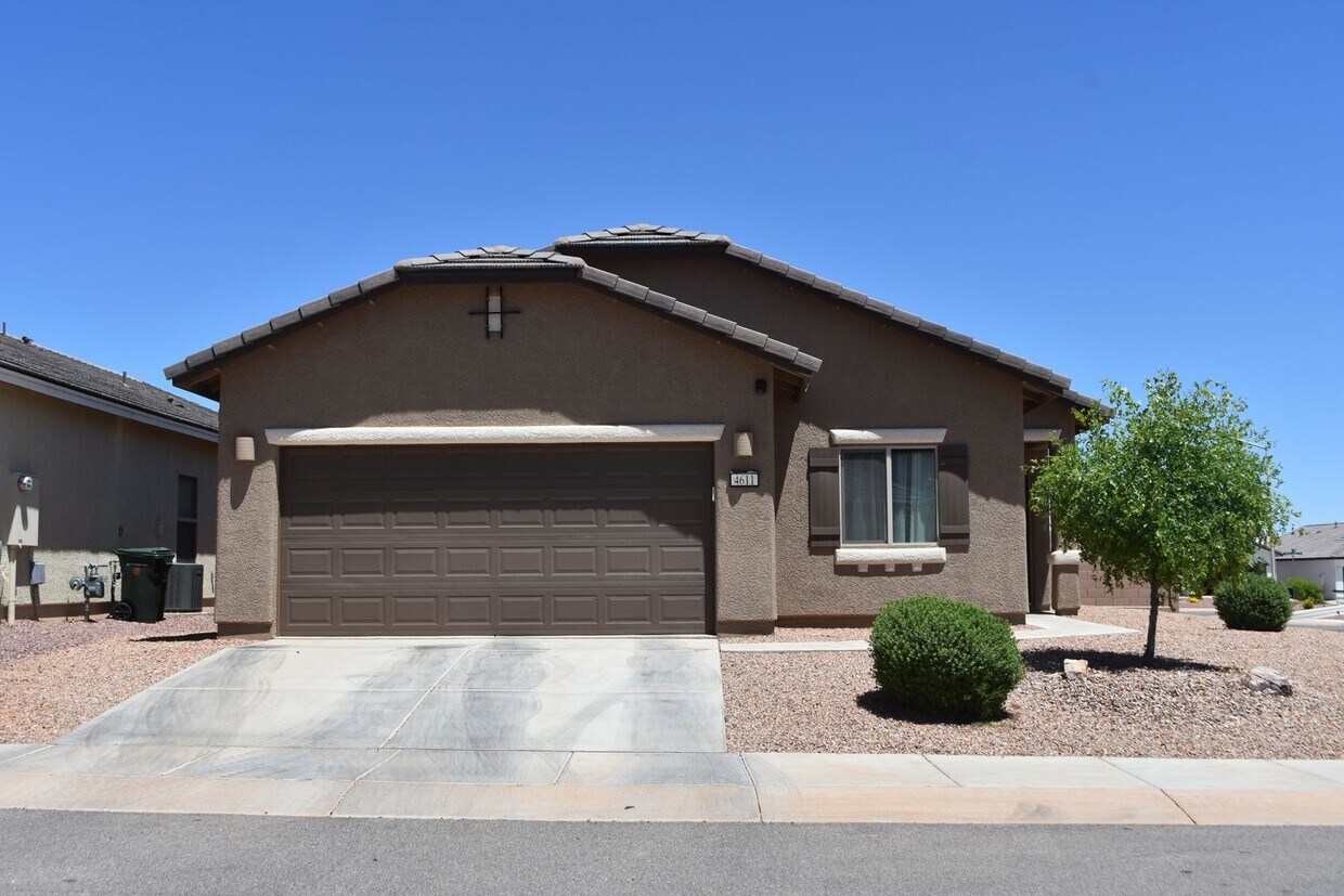 Primary Photo - Newer 2021 Beautiful home in gated communi...