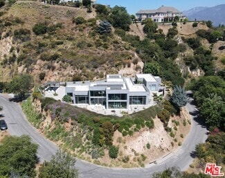 Building Photo - 1565 Glen Oaks Blvd