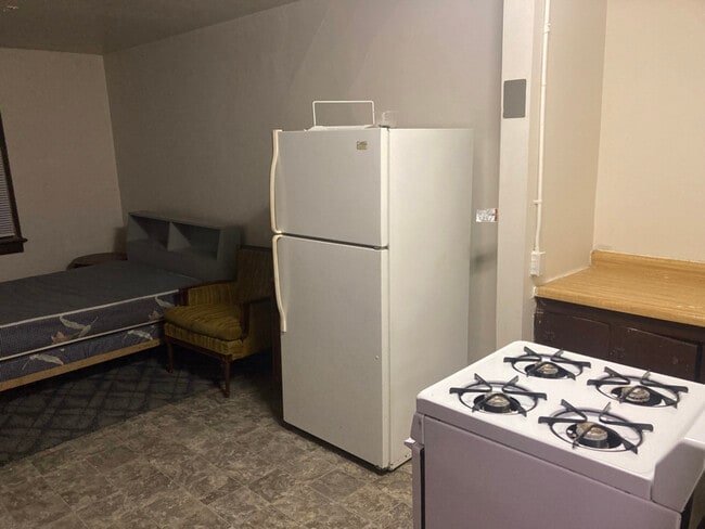 Building Photo - 3431 W Kilbourn Ave