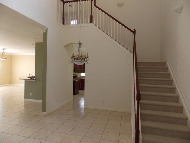 Foto del edificio - 323 NW Sheffield Cir