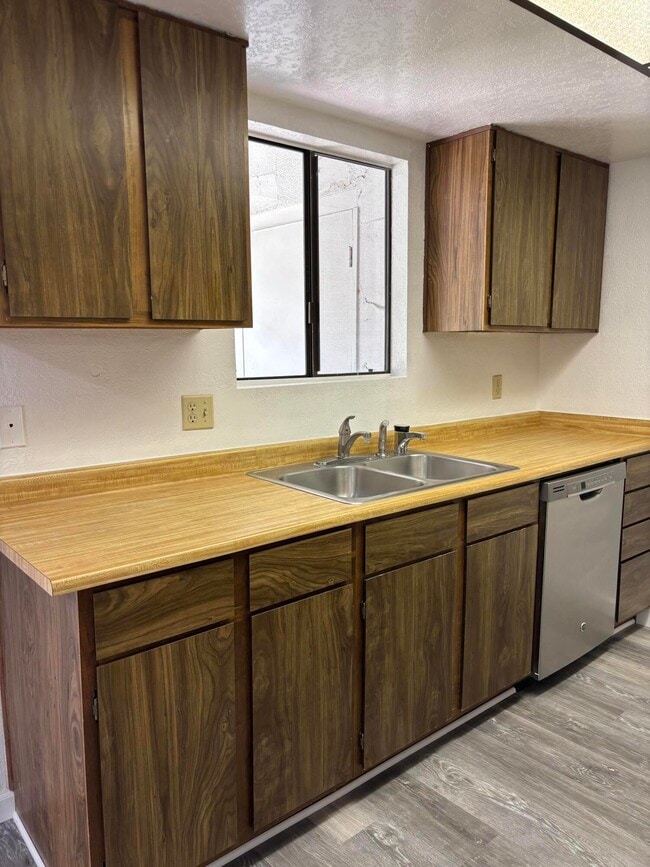 Building Photo - 5175 E Waverly Dr