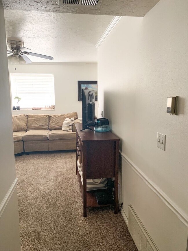 Building Photo - Two Bedroom Lexington Condo