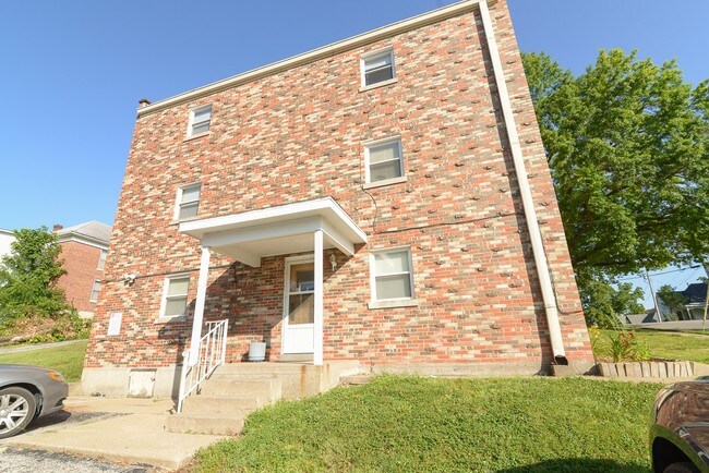 Building Photo - 3550 Country Club Dr