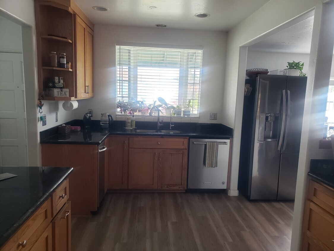 Foto principal - 141 San Benito St
