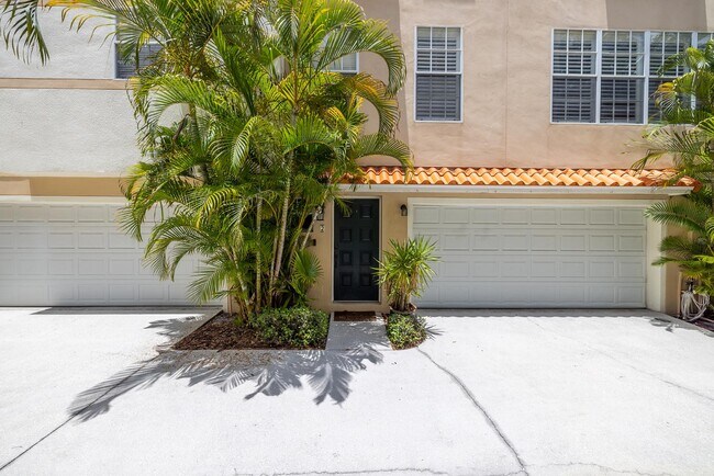Building Photo - 509 S Matanzas Ave