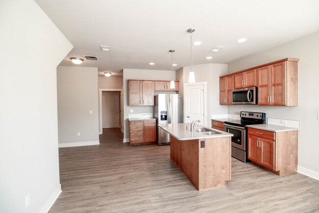 Building Photo - Beautiful 2 bed 2.5 Bath Townhome in West Greeley Available Early April!